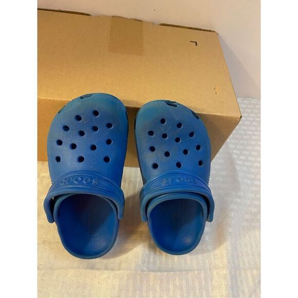 Crocs kids size c11 blue clogs - Picture 2 of 5